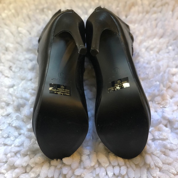 Black Heels with Strap. Size 7.5 - Picture 3 of 4